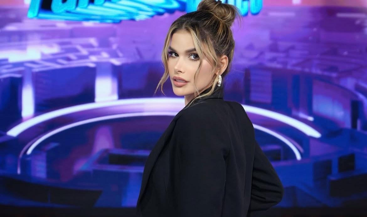 Con más de 2.4 millones de seguidores en Instagram, Marie Claire Harp mantiene una presencia activa en redes sociales, donde comparte aspectos de su trabajo, estilo de vida y proyectos profesionales.