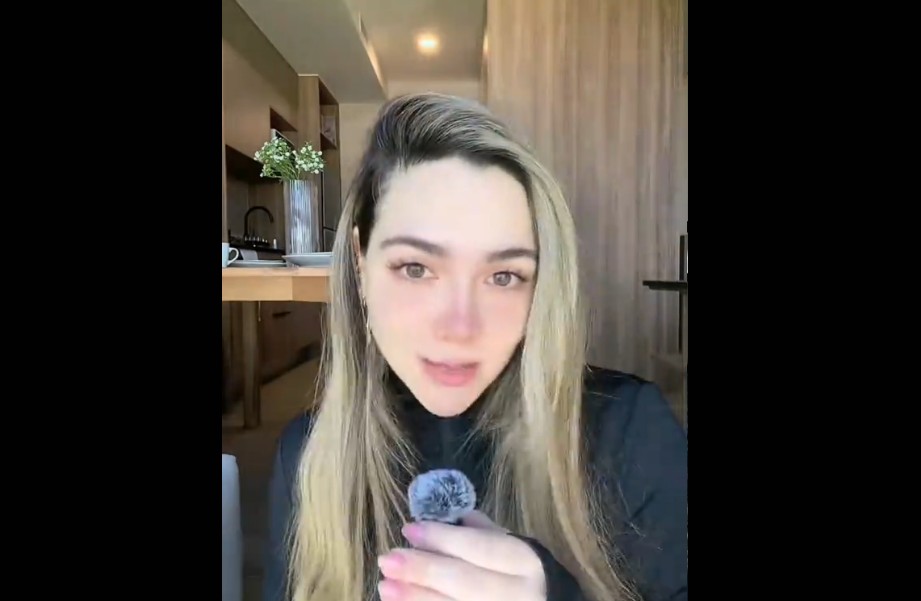 Durante esta etapa ha vivido en lugares como Costa Rica y Honduras. También ha mostrado interés por temas espirituales, definiéndose como psiconauta y explorando el desarrollo personal.