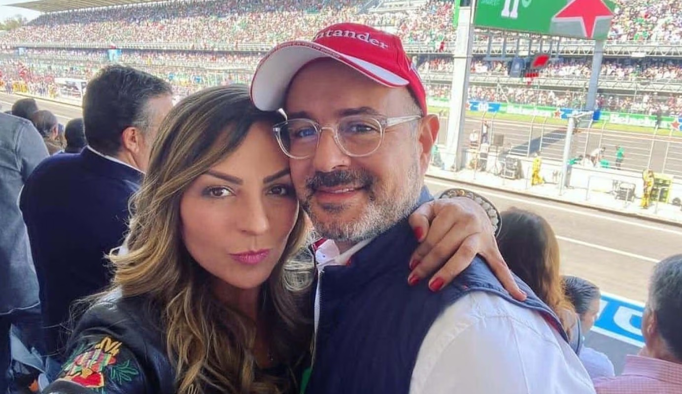 A diferencia de sus relaciones anteriores, Ochoa y Vaca Tavera nunca se casaron, aunque formaron una familia junto con los hijos de ambos. Él mantuvo un perfil discreto y alejado de los reflectores durante los años que estuvo relacionado con la cantante.