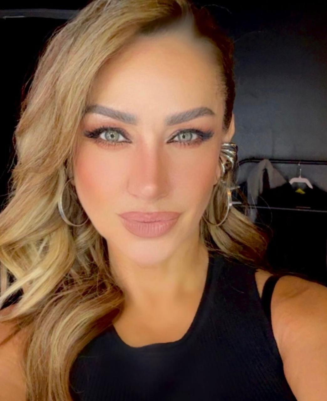 Además de cantar, Maya ha desarrollado otras facetas profesionales. Ha trabajado como DJ y productora y también se ha interesado en el mundo del fitness y el estilo de vida saludable.