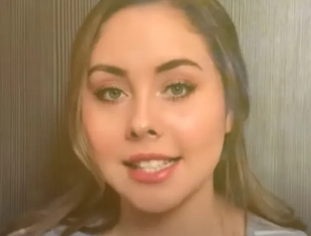 Durante sus primeros años en internet intentó desarrollar una carrera como cantante, aunque ese proyecto no logró consolidarse.