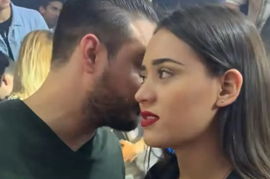 Chica del meme en el antro