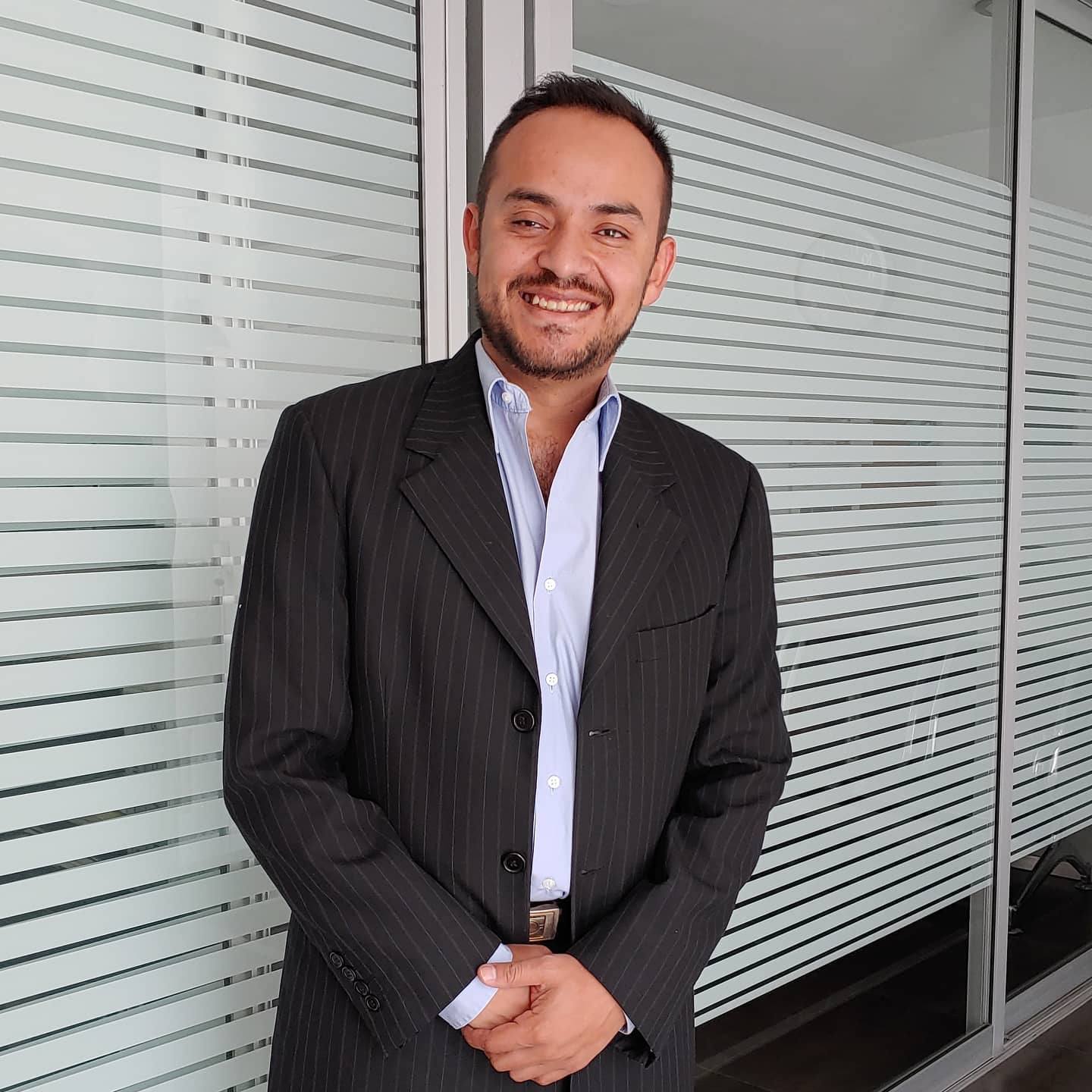 Reside en Puebla, donde ha continuado con su carrera musical de forma independiente, presentándose en restaurantes, bares y eventos privados.