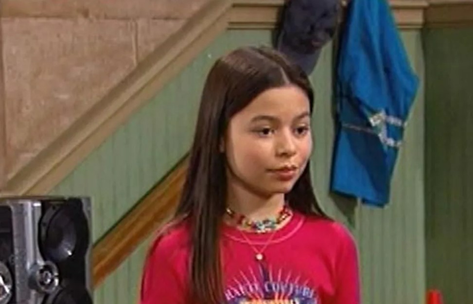 "iCarly" se mantuvo al aire de 2007 a 2012 durante seis temporadas, siendo uno de los últimos éxitos que tuvo Nickelodeon. En la historia, Miranda Cosgrove daba vida a una joven que creaba su propio programa web junto a su mejor amiga.