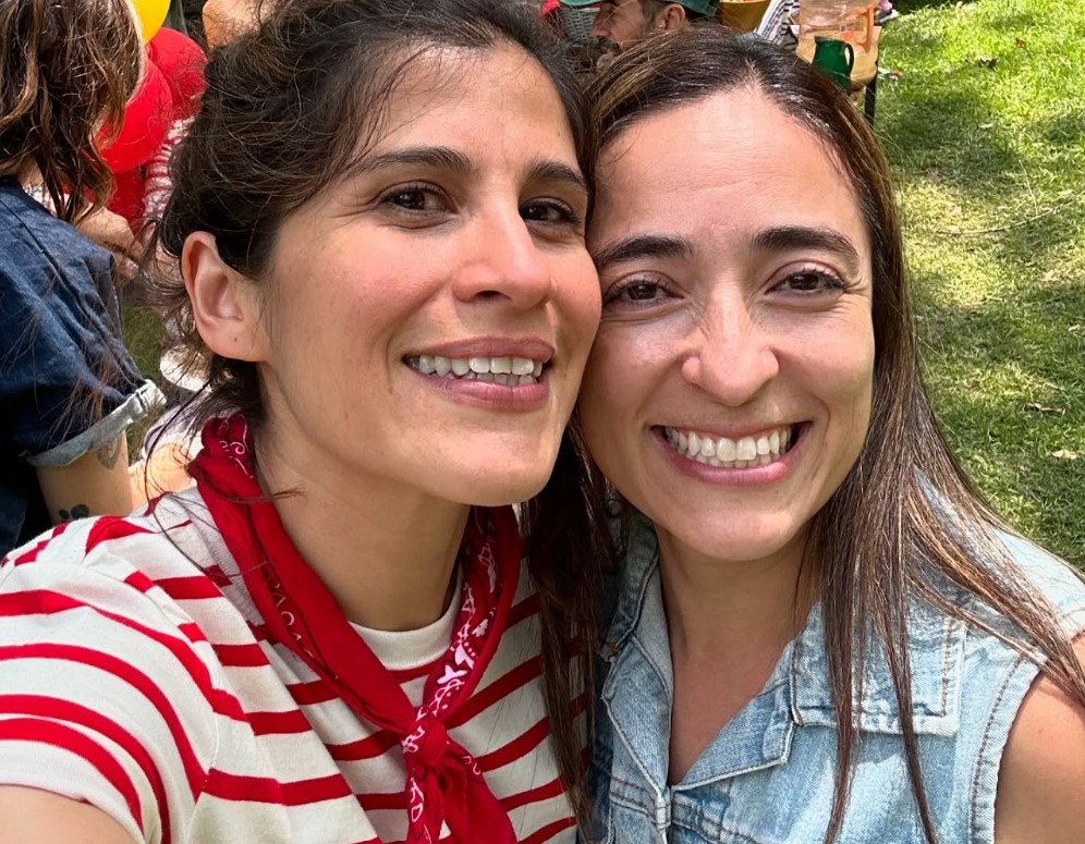 Ahora tiene 42 años y es madre de dos hijas.