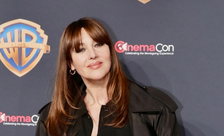 Tras el éxito de la película, continuó con una destacada carrera internacional participando en diversas producciones cinematográficas. Actualmente tiene 61 años, es madre de una hija y mantuvo un sonado noviazgo con Tim Burton que terminó en 2025. En los últimos años ha participado en películas como "La heredera de la mafia" y "Beetlejuice 2".