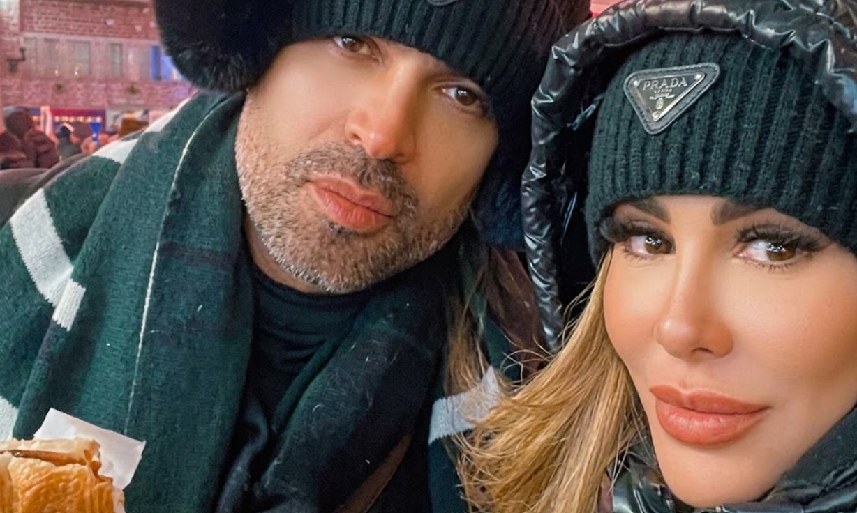 En 2023, Ninel Conde sorprendió al revelar que se había casado en secreto con el empresario venezolano José Ángel González, quien es 17 años menor que ella.