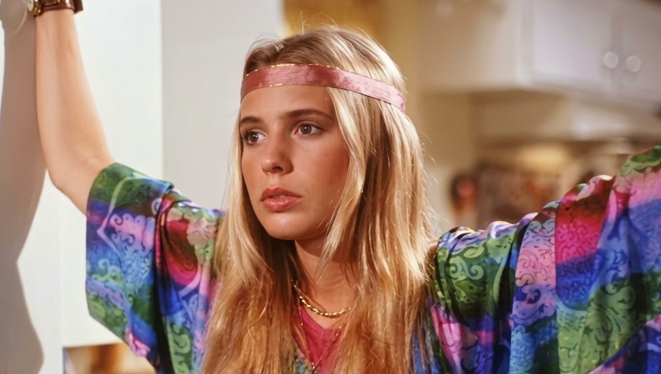 Olivia d’Abo es una actriz y cantante británica que alcanzó popularidad por interpretar a Karen Arnold en la serie "Los años maravillosos", donde dio vida a la hermana mayor de Kevin Arnold.