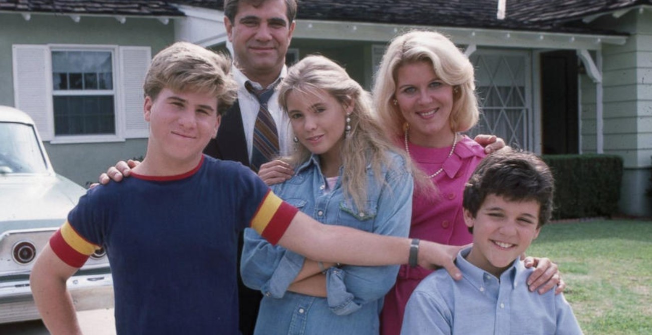 En la historia, Karen mantenía constantes desacuerdos con su padre, Jack Arnold, debido a sus distintas formas de pensar y a la visión conservadora de él.