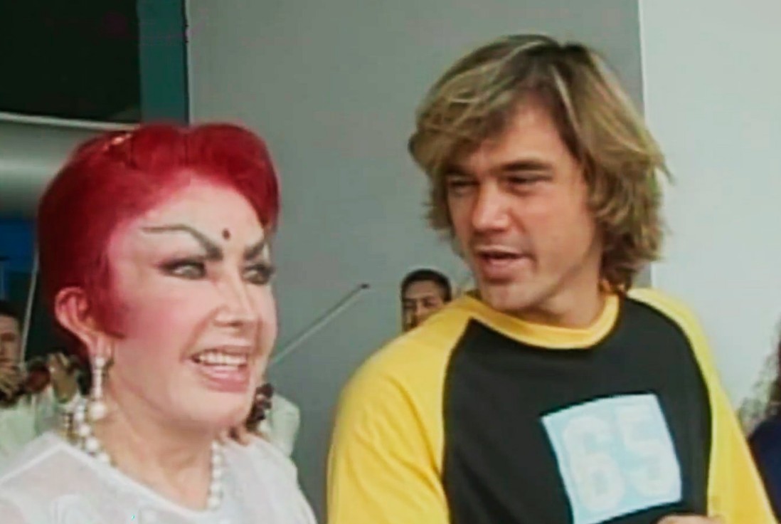 Patricio Eugenio Zambrano de la Garza nació el 20 de noviembre de 1966 en Monterrey, Nuevo León, dentro de una familia acomodada, siendo su abuelo uno de los fundadores de Cemex.