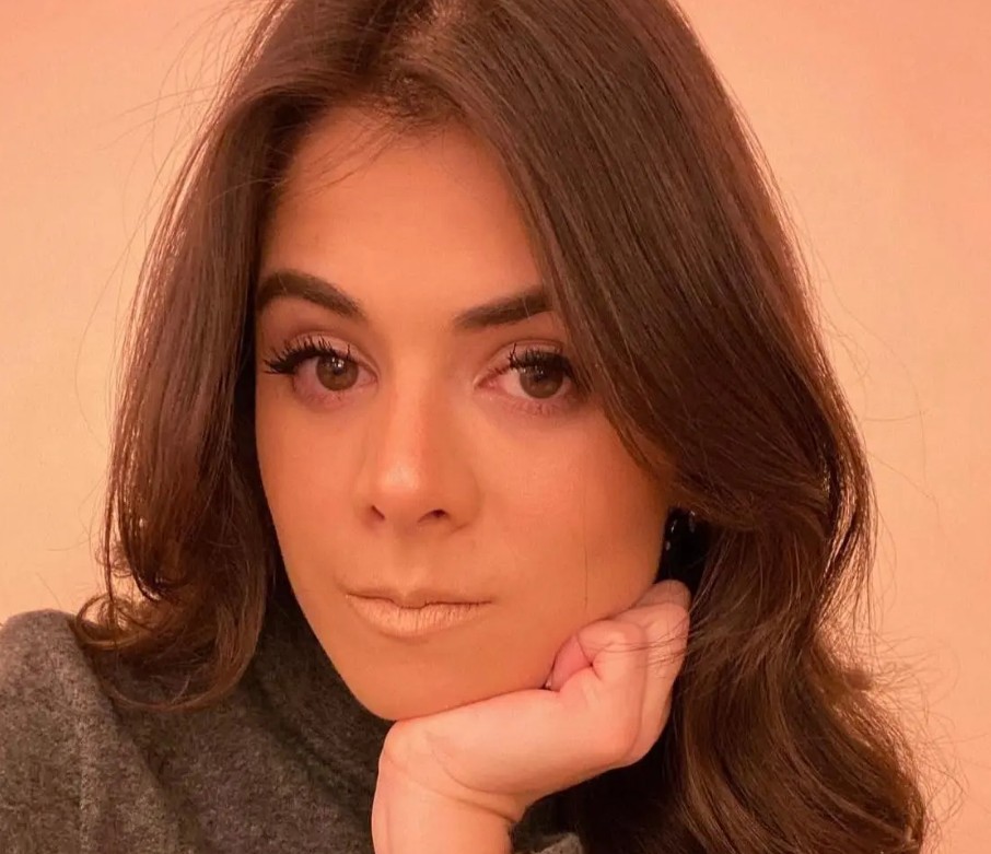 Cuenta con 184 mil seguidores en Instagram, donde comparte detalles de su vida y promociona productos de cuidado personal.
