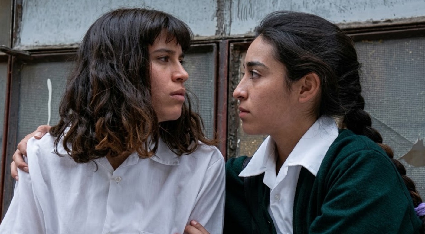 "Perfume de violetas" fue una impactante película de 2001 sobre problemáticas que afectaban a la juventud mexicana. La trama sigue a Yessica y Miriam, dos estudiantes que se hacen amigas en la secundaria.