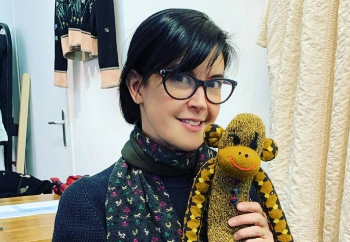 Fue un ícono de los años 80 gracias a películas como "Gremlins" y "Picardías estudiantiles", pero decidió retirarse en gran medida para dedicarse a su familia tras casarse con Kevin Kline. Aunque hizo apariciones esporádicas, dejó de perseguir proyectos en Hollywood y priorizó la crianza de sus hijos. Más adelante abrió una boutique en Nueva York y lleva una vida mucho más discreta.