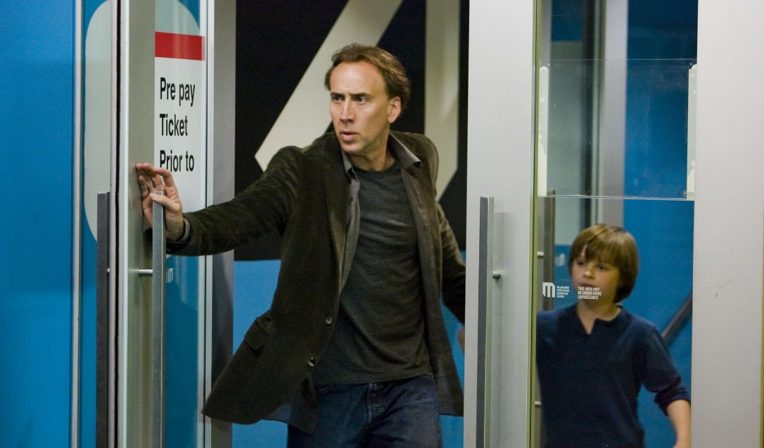 Nicolas Cage protagoniza esta historia sobre un profesor de astronomía que descubre una serie de números capaces de predecir catástrofes mundiales. Lo que comienza como un thriller termina transformándose en una historia apocalíptica. La película destacó por sus escenas de destrucción y por un final que todavía genera debate entre los espectadores.
