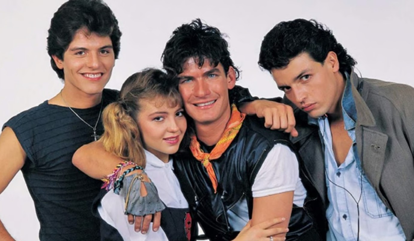 Considerada una de las telenovelas juveniles más importantes de México, también provocó polémica por abordar temas como embarazo adolescente, abusos y aborto. Según han declarado los involucrados en la producción, la Secretaría de Gobernación obligó a la productora Carla Estrada a modificar los libretos para suavizar algunos temas.