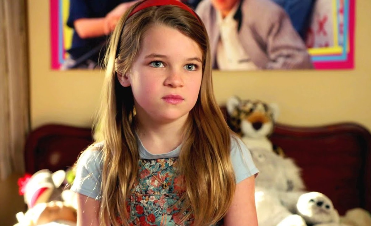Raegan Revord es una popular actriz estadounidense que alcanzó popularidad por interpretar a Missy Cooper en la serie "Young Sheldon", donde dio vida a la hermana melliza de Sheldon Cooper.