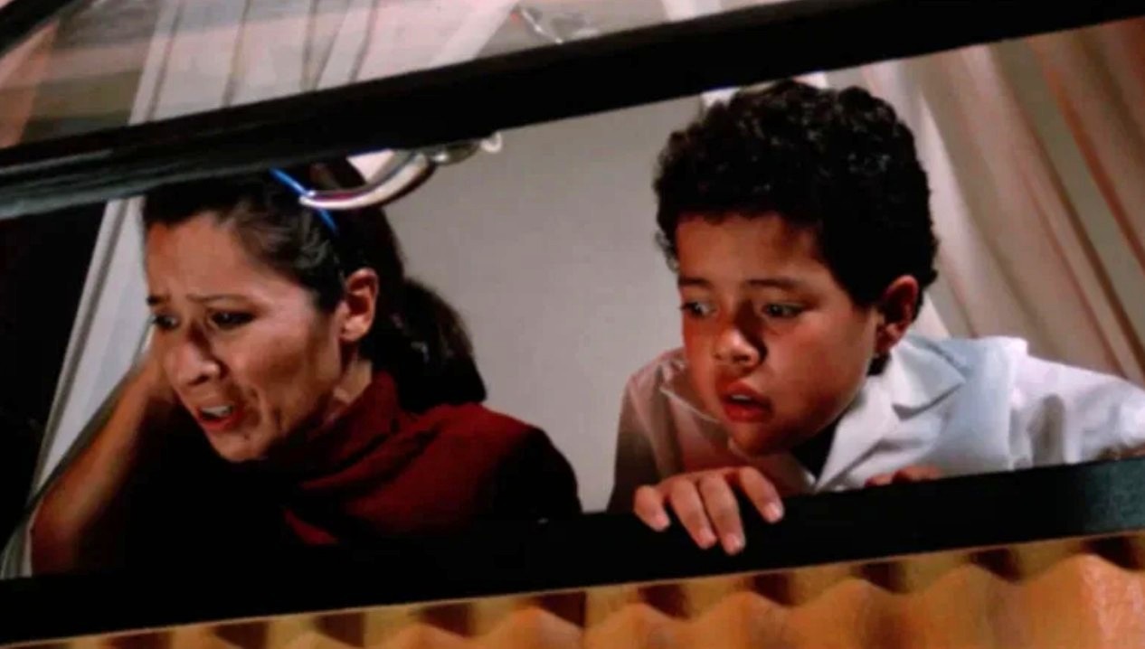 Rojo amanecer (1990)