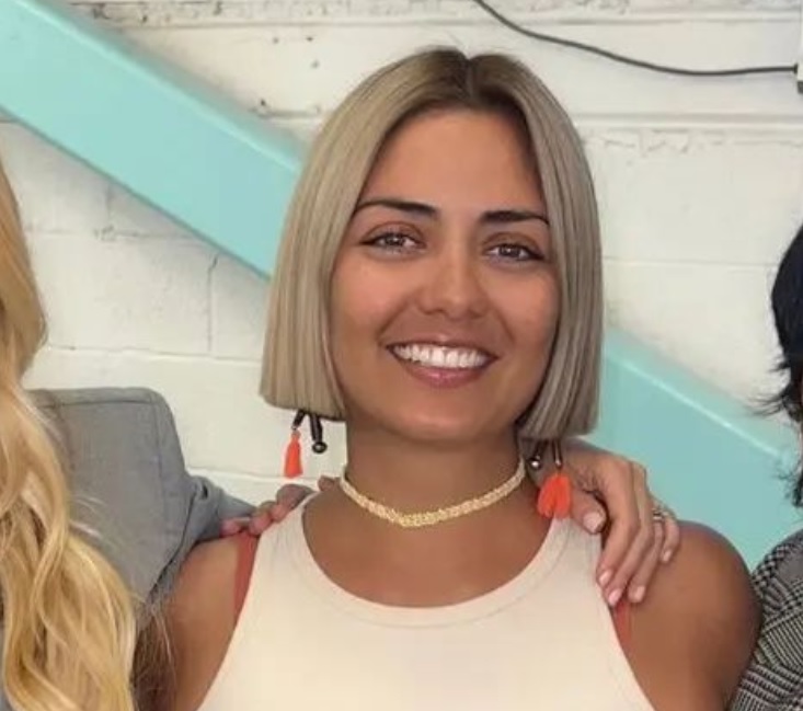 Se convirtió en una figura juvenil reconocida gracias al programa musical "Hit M3". En 2010 renunció a TV Azteca para tomarse un año sabático en Australia; sin embargo, tras esa pausa decidió no regresar a la televisión y rehízo su vida fuera del espectáculo.