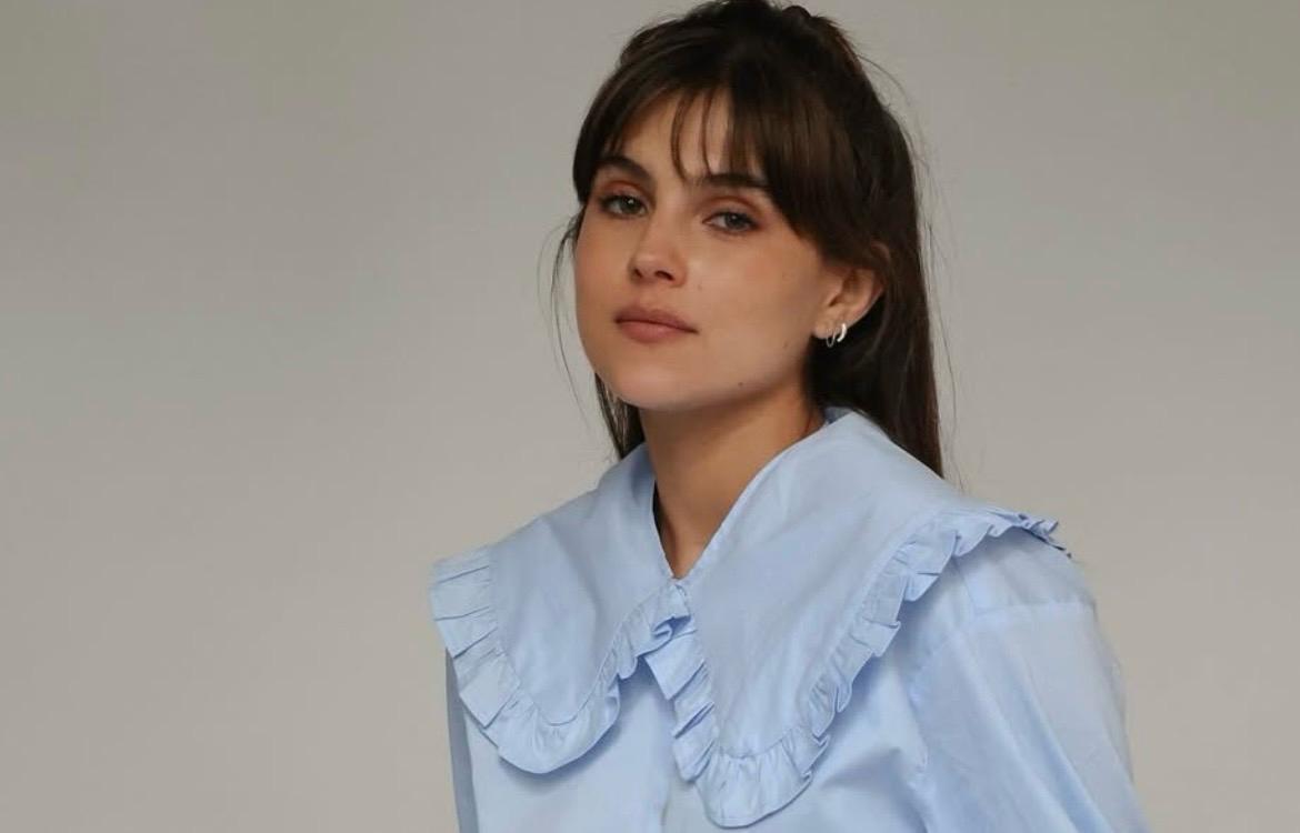 Además, tiene una media hermana llamada Julia, hija de Mayrín Villanueva y el actor Eduardo Santamarina.