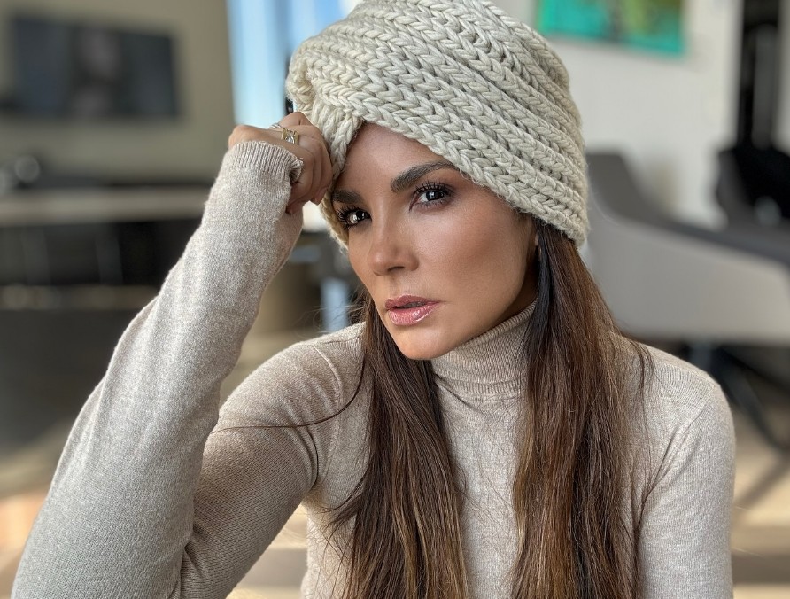 Rossana Nájera llegó a la vida de Cuauhtémoc Blanco después de su ruptura con Galilea Montijo. A diferencia de relaciones anteriores, este romance se manejó con mayor discreción, aunque siguió siendo tema frecuente en los medios de espectáculos.