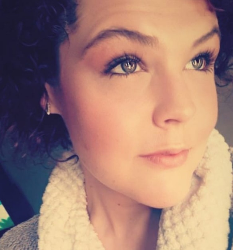 Actualmente, Sarah tiene dos hijas y se mantiene activa en Instagram y Facebook, donde comparte fotografías de su vida familiar.