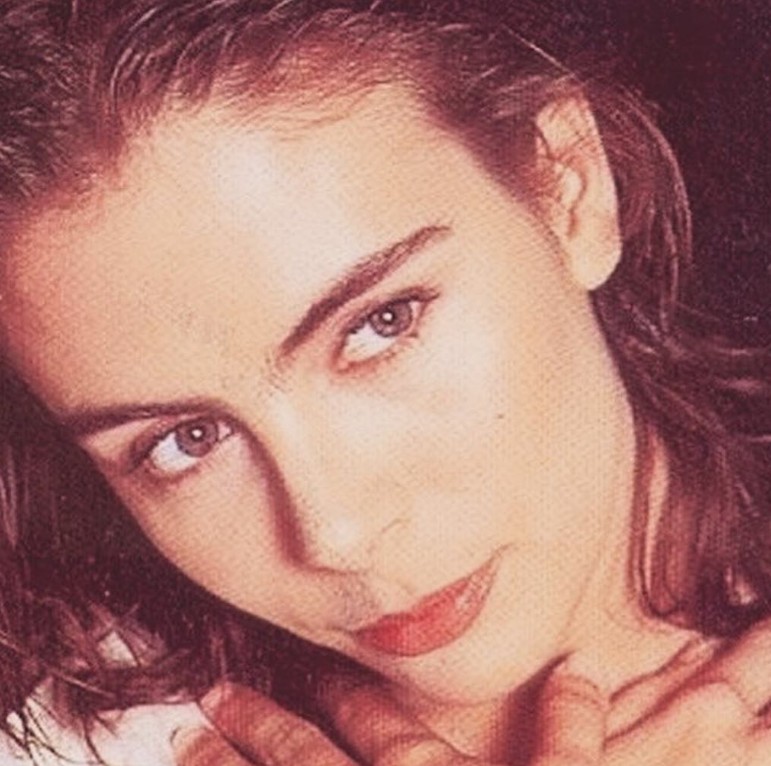 En 1997 comenzó a utilizar públicamente el nombre artístico de Sasha Sökol y lanzó el álbum "11:11".