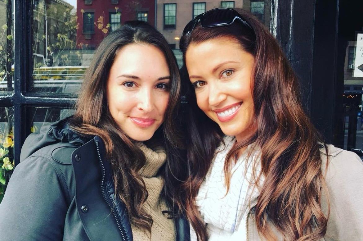 Shannon Elizabeth nació el 7 de septiembre de 1973 en Houston, Texas, y creció en la ciudad de Waco, donde durante su adolescencia practicó tenis con la intención de dedicarse profesionalmente a ese deporte.