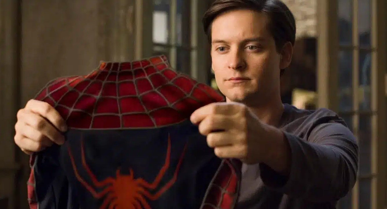 La tercera película de la saga dirigida por Sam Raimi fue concebida como parte de una historia más grande. Los planes originales contemplaban una cuarta entrega con el regreso de Tobey Maguire como Peter Parker, pero el proyecto fue cancelado. Muchos seguidores consideran que la trilogía merecía una conclusión más sólida y que la historia de este Spider-Man quedó inconclusa.
