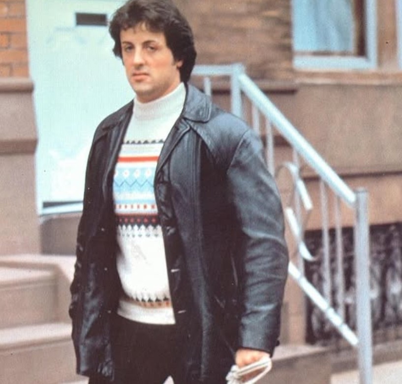 Antes de alcanzar la fama, Stallone enfrentó dificultades económicas e incluso llegó a vivir en situación de calle después de ser desalojado de su departamento en Nueva York.
