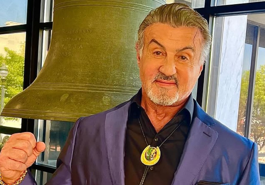 Su transformación corporal también estuvo relacionada con el uso de esteroides. Stallone reconoció que seguía ciclos de seis semanas de consumo y seis de descanso.