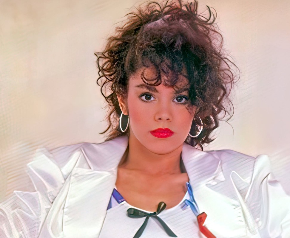En 1984 obtuvo el triunfo en el certamen "El Rostro", organizado por "El Heraldo de México", y ese mismo año lanzó su primer álbum como solista.