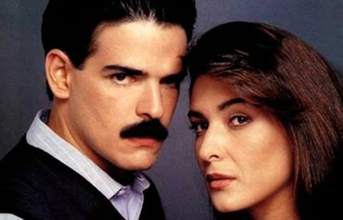 La telenovela protagonizada por Lorena Rojas y José Ángel Llamas generó polémica en su época por contar la historia de un sacerdote que se enamora de una mujer. Aunque logró buenos niveles de audiencia, fue sacada del aire y censurada debido a la fuerte presión ejercida por la Iglesia católica.