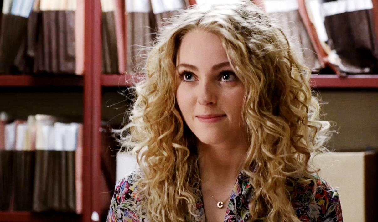 Esta precuela de "Sex and the City" exploraba la adolescencia de Carrie Bradshaw durante los años 80. Aunque AnnaSophia Robb recibió elogios por su interpretación, muchos fans consideraron que la serie no capturaba la esencia que había hecho tan popular a la producción original. Las audiencias disminuyeron rápidamente y fue cancelada después de dos temporadas.
