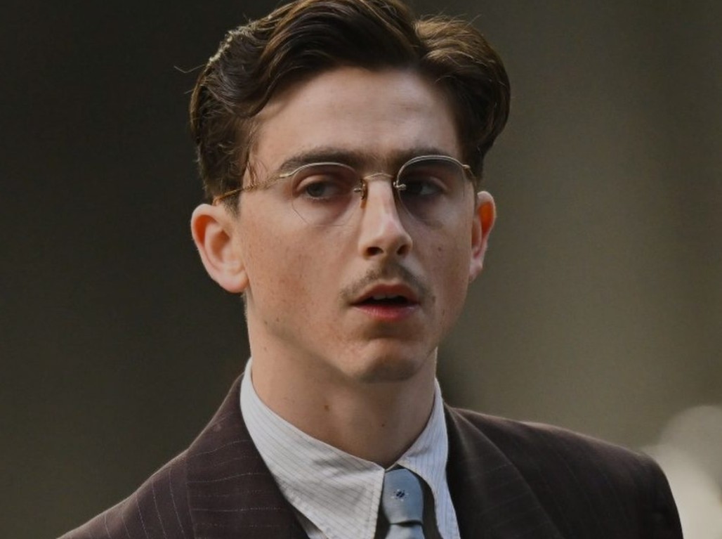 Algunos críticos creen que la historia podría repetirse este año con Timothée Chalamet, quien era uno de los favoritos para ganarse el Oscar por su participación en "Marty Supreme". Sin embargo, sus recientes declaraciones despectivas en contra del ballet y la ópera le han restado popularidad, lo que ha complicado su camino hacia la estatuilla.