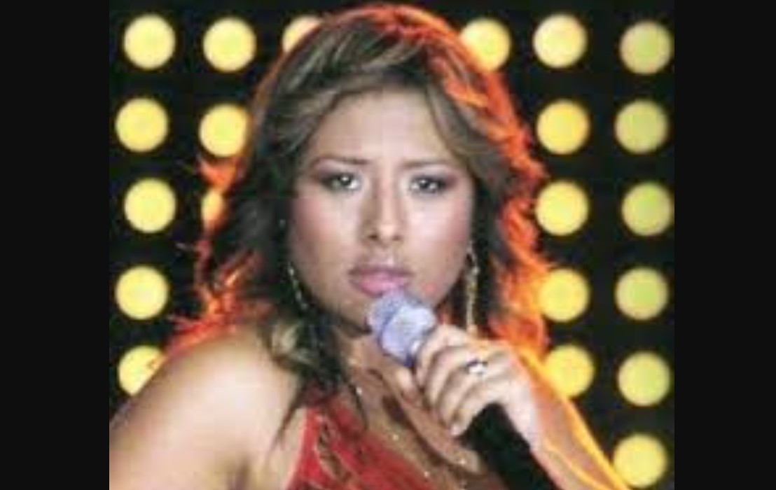 Tras el final de "La Academia", lanzó su primer álbum en 2003, el cual logró vender más de 60 mil copias, consolidando su inicio en la industria musical.
