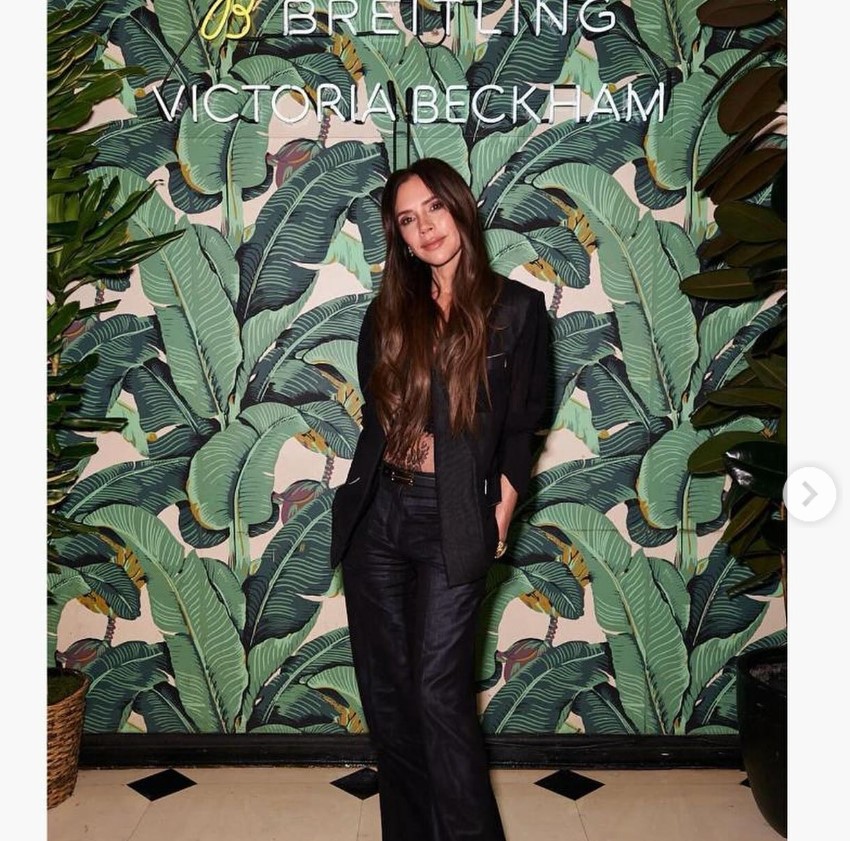 También era conocida como Posh Spice. Tras salir de la banda, se convirtió en diseñadora de moda y empresaria.