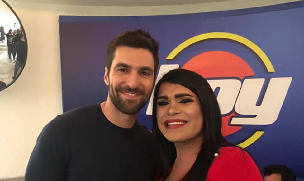 Su fama comenzó en 2017, cuando protagonizó junto a Paola Suárez un video que se volvió viral en redes sociales tras compartir que se encontraban perdidas en un cerro.