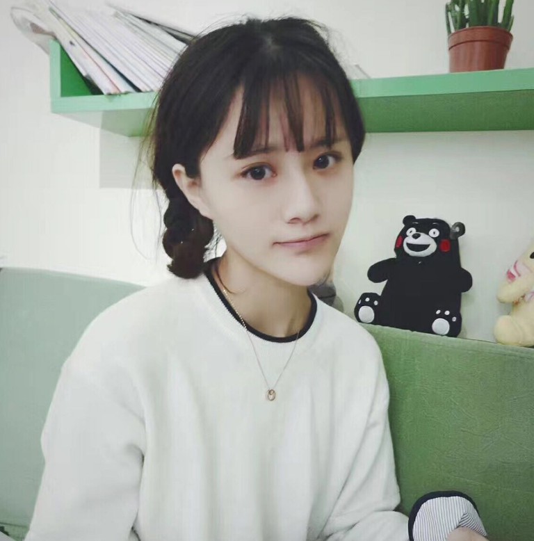 Wenwen Han nació el 24 de agosto de 1995 en China y, desde muy pequeña, mostró interés por las artes, especialmente por la música y la interpretación.