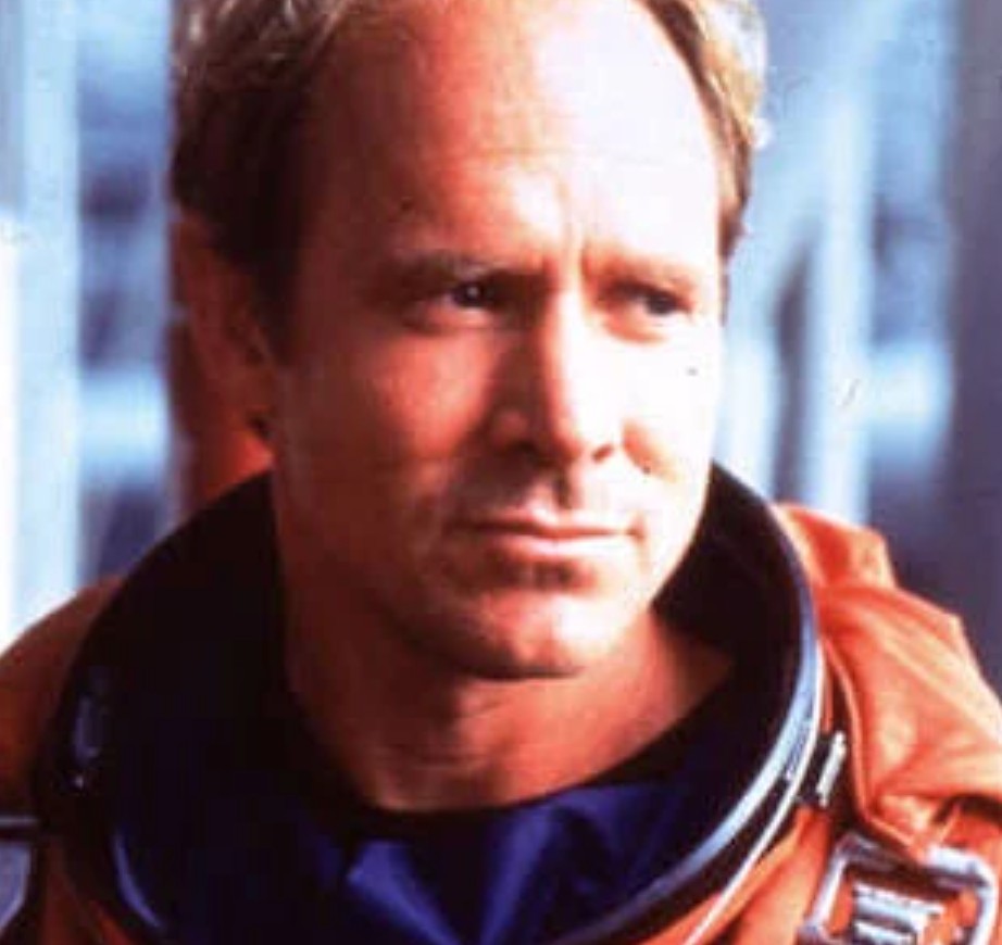 Will Patton interpretó a Charles "Chick" Chapple, el mejor amigo de Harry.