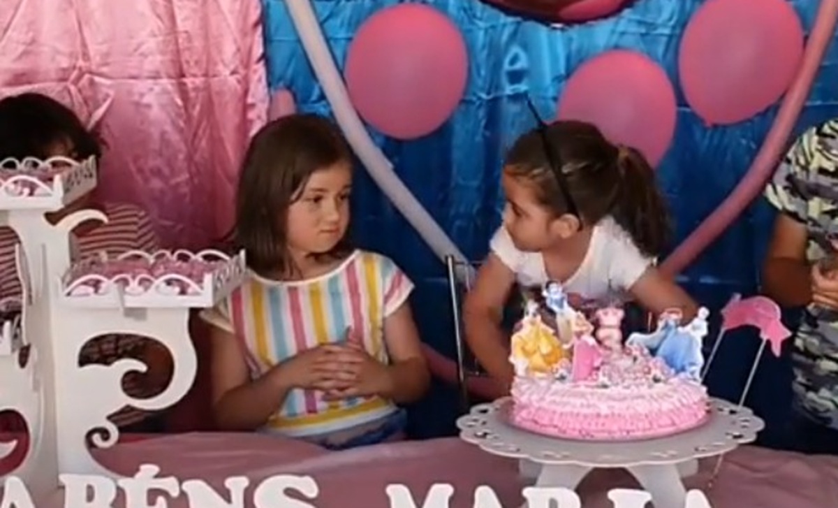 Así lucen las hermanas del pastel a años de su video viral