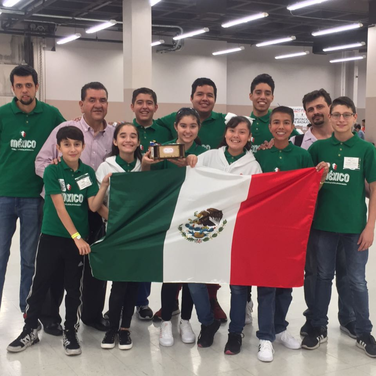 Niños mexicanos se suben al podio en competencia internacional de robótica