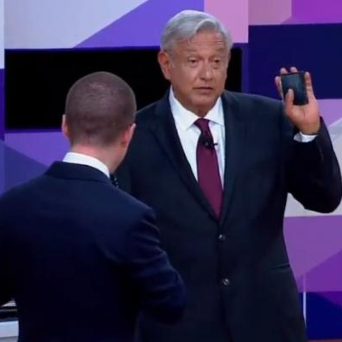 #Épico AMLO escondió su cartera e internet nos regaló estos memes