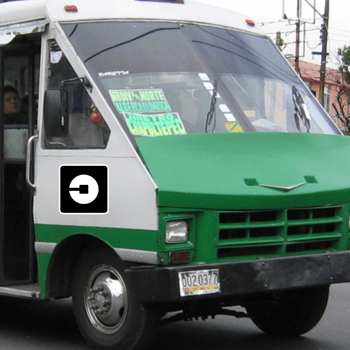 #SúbaleHayLugares Uber le hará la competencia a...¿los microbuses?