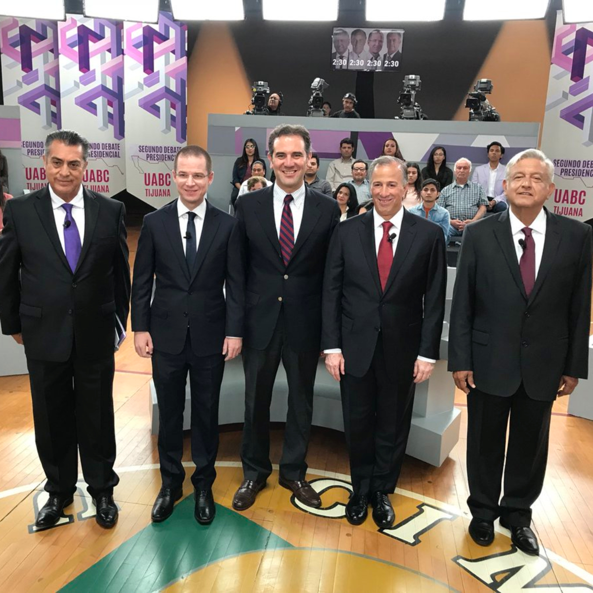 Este candidato es el gallo favorito en Facebook