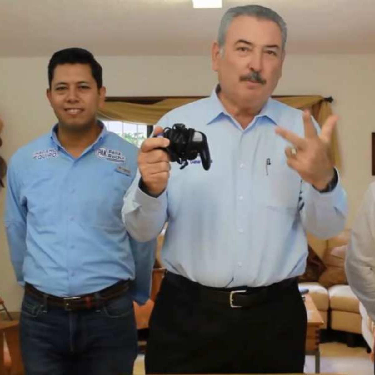 Candidato de NL quiere ganar el voto de los ‘chavos’ con un centro de videojuegos