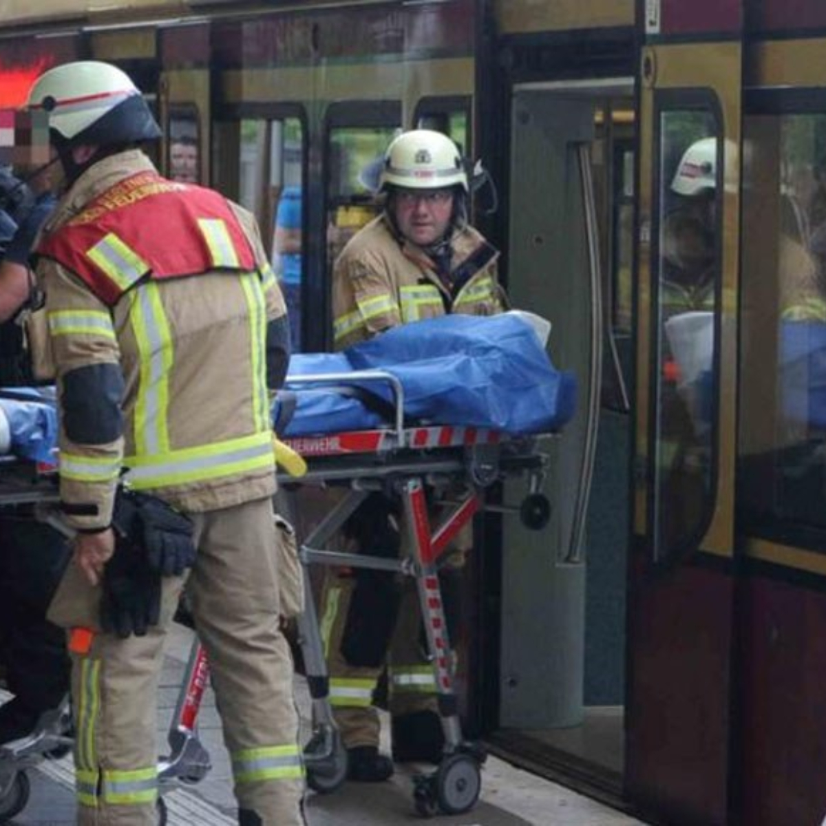 #Desgracia: Apuñalan a dos jóvenes mexicanos en el metro de Alemania
