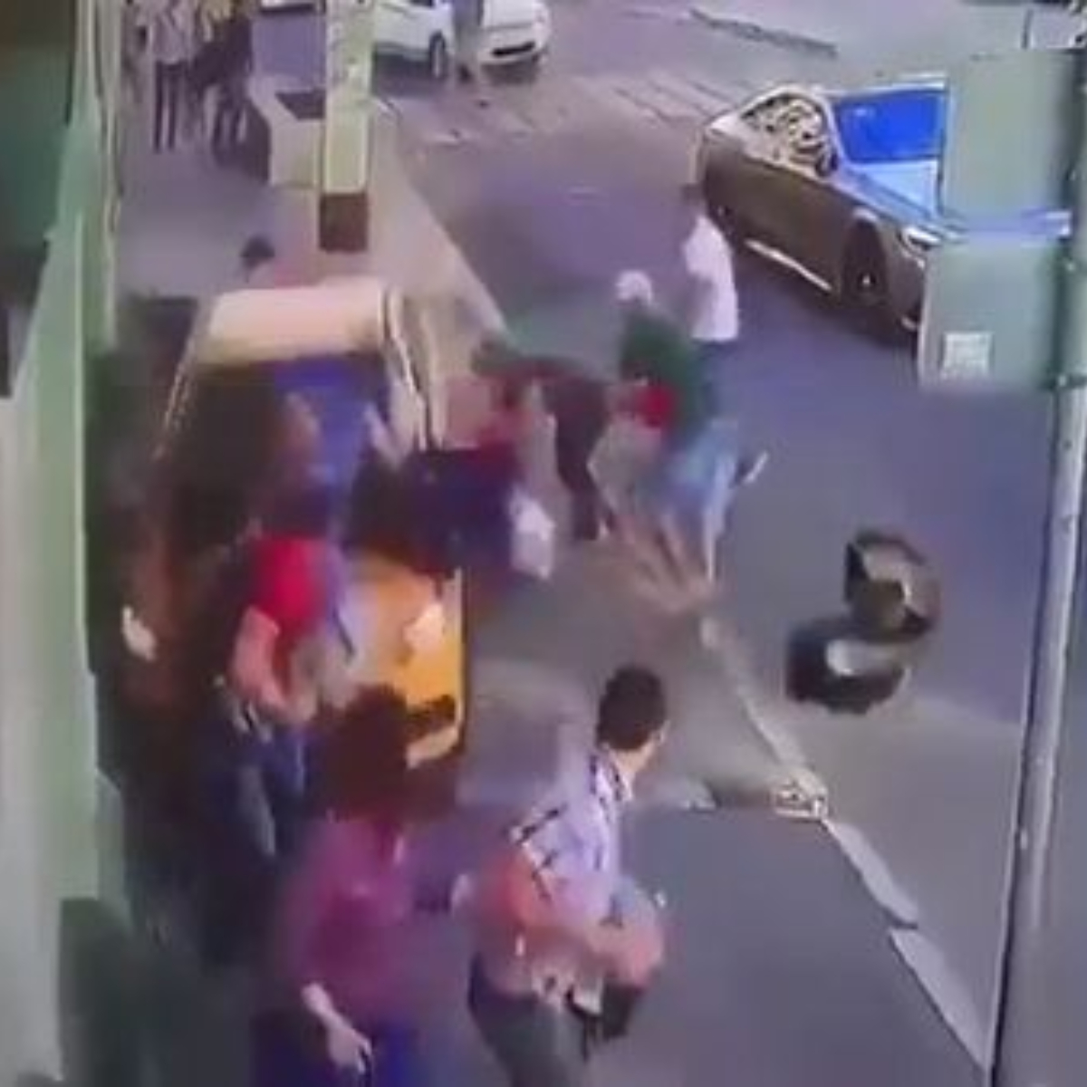 Taxista arrolla a mexicanos en Rusia y lo persiguen por las calles de Moscú