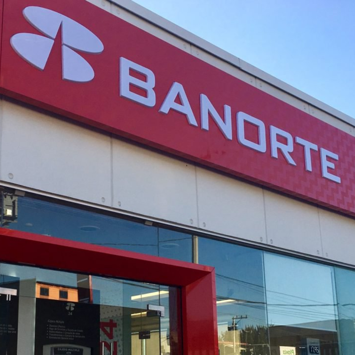 Banorte despide a 500 empleados y prevé más recortes