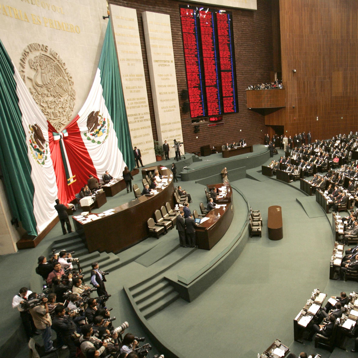 Amenazan a fotógrafo de Excélsior por tomar imágenes en la Cámara de Diputados