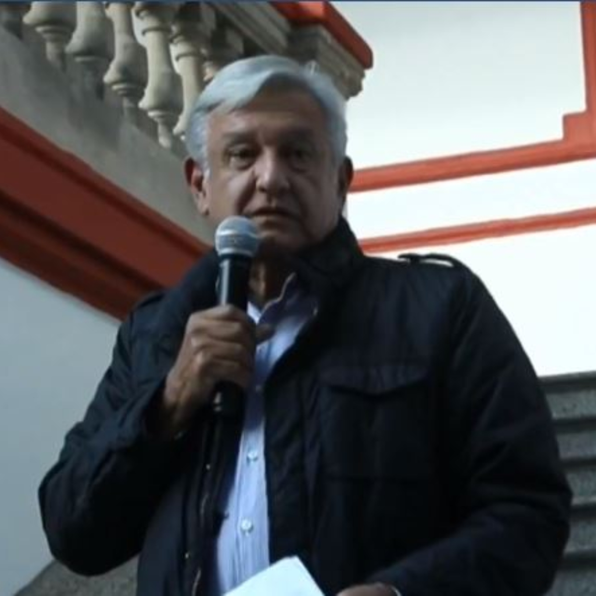 AMLO muestra depósitos a fideicomiso para damnificados